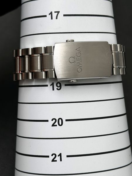 Omega Speedmaster Moonphase 304.30.44.52.01.001